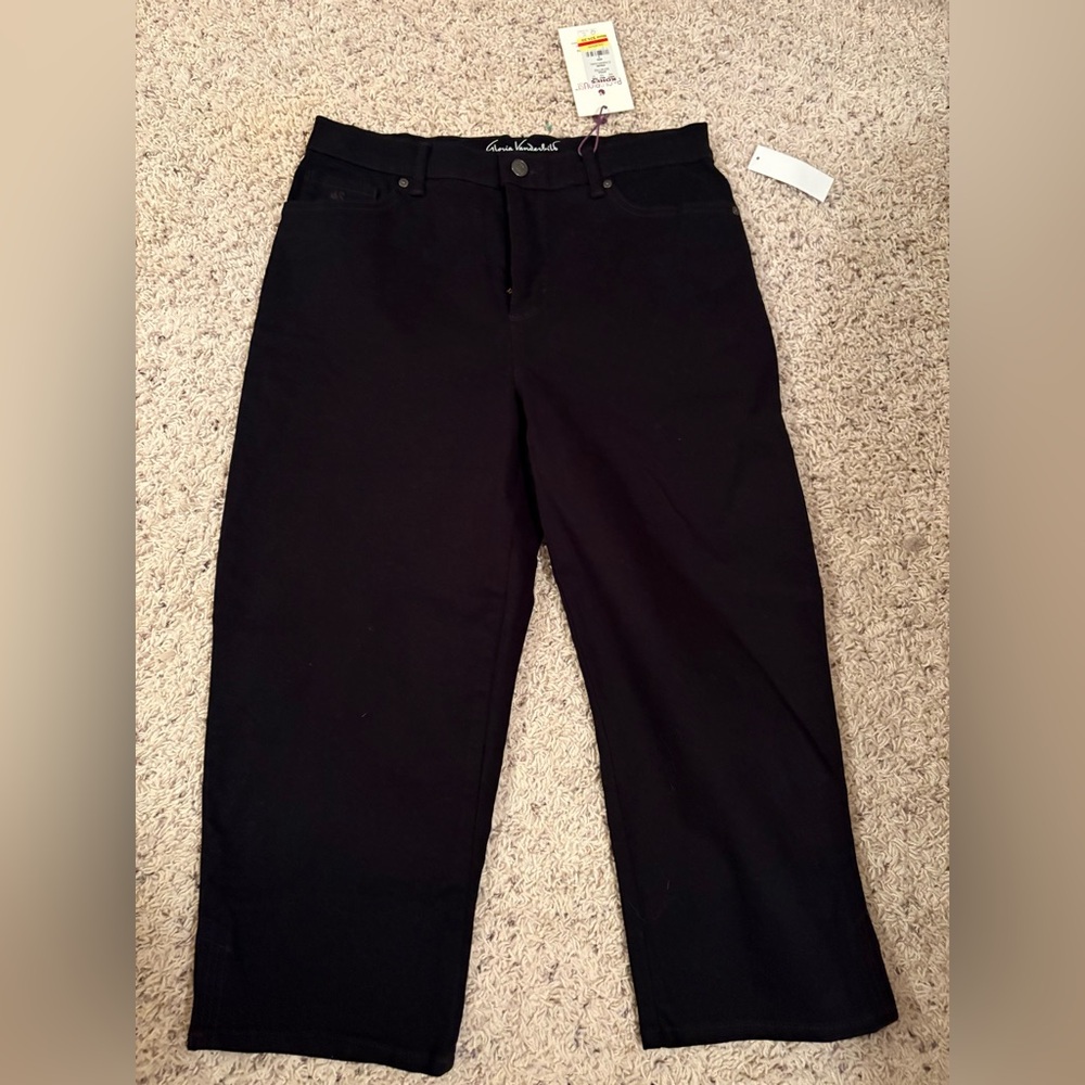 Gloria Vanderbilt Black Capris - Picture 2 of 8